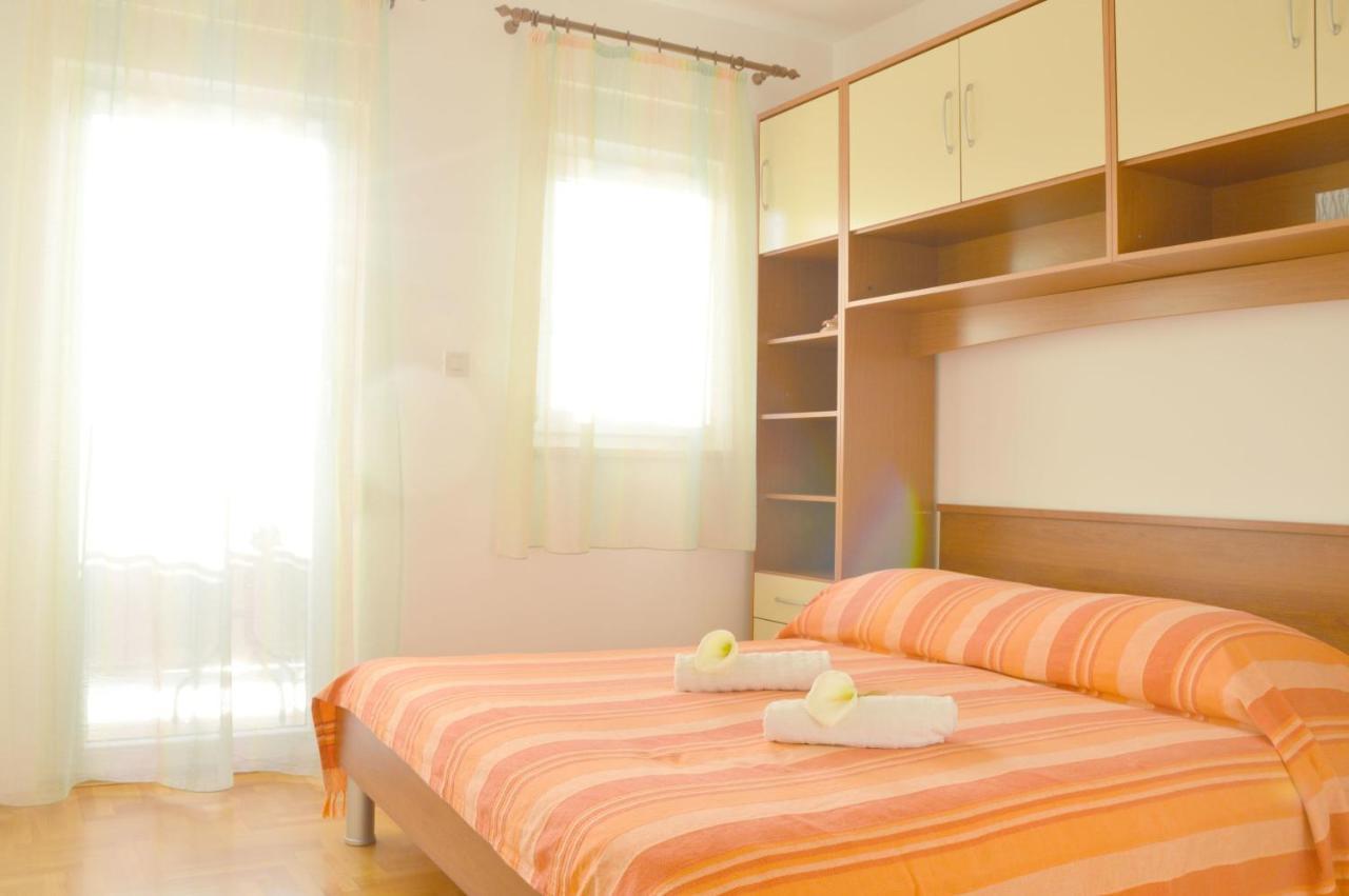 Apartment Riva Sea View Умаг Стая снимка