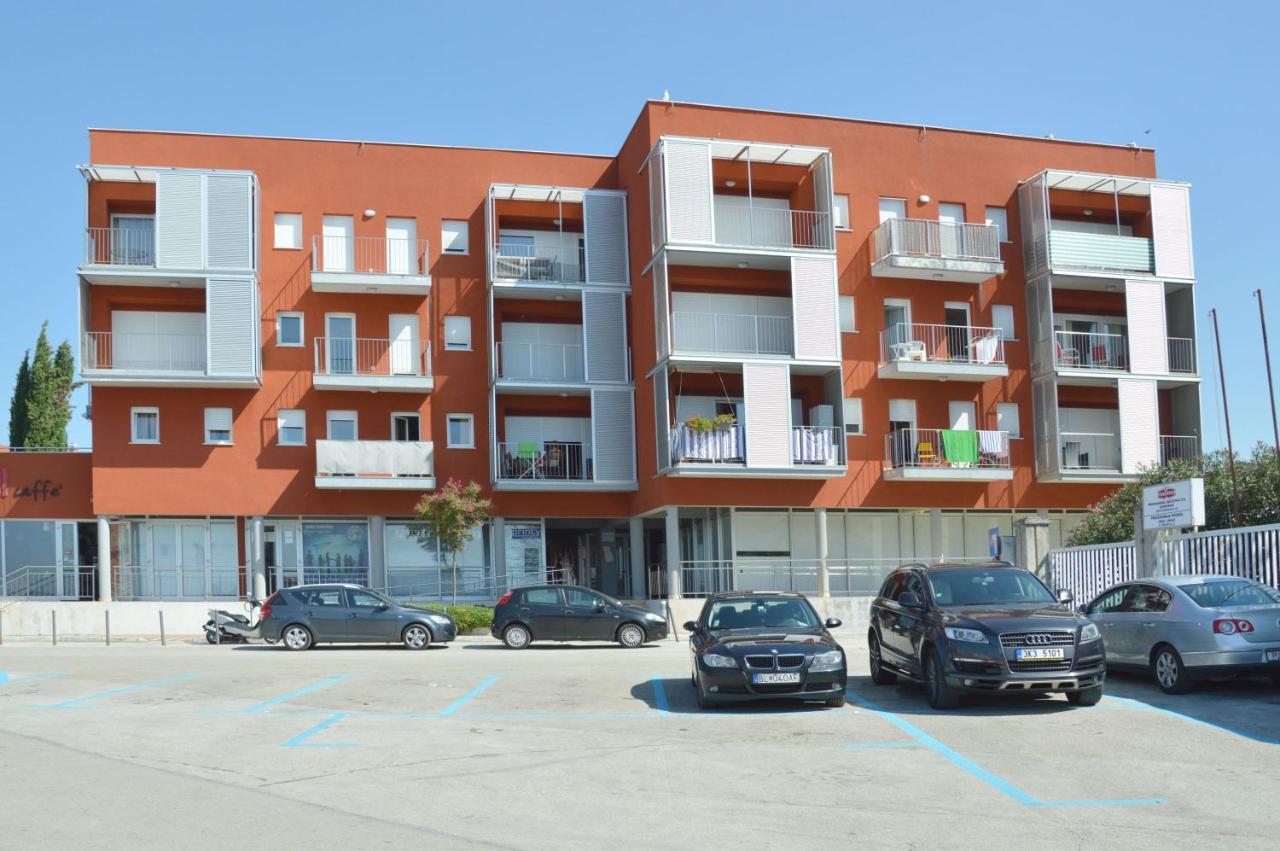 Apartment Riva Sea View Умаг Екстериор снимка